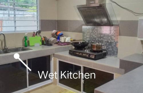 Miri Casa | Sakura Homestay 4 bedrooms 14pax- Eaton Hills Padang Kerbau Miri