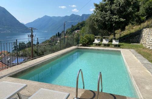 Sala Comacina Apartamento | SALA COMACINA APARTMENT NO 4-SLEEPS 10 by Italian Apartments