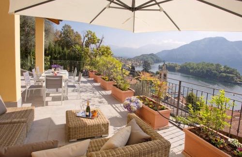 Sala Comacina Apartamento | SALA COMACINA APARTMENT NO 1-SLEEPS 10 by Italian Apartments
