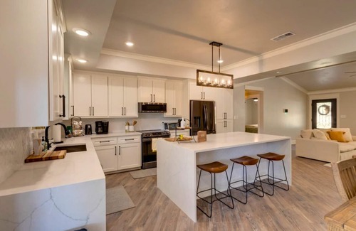 Bell County Casa | Salado Villa Private Pool, Hot Tub Sleeps 9