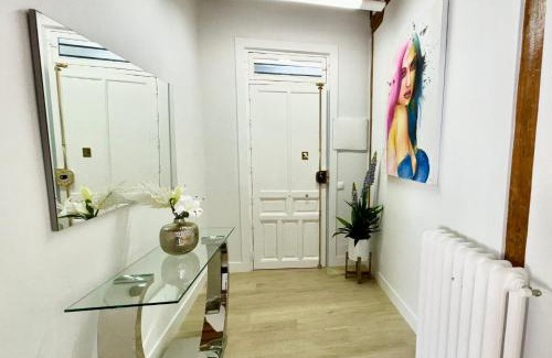 Recoletos Apartamento | Salamanca Apartment Feel & Seasonal