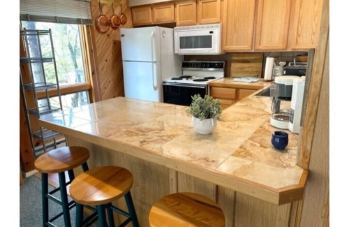 Hunter Chalet De Esquí | SALE! 3BR/3BA Maison Des Saisons—Hunter Mtn Views, Luxury & Summer Fun!