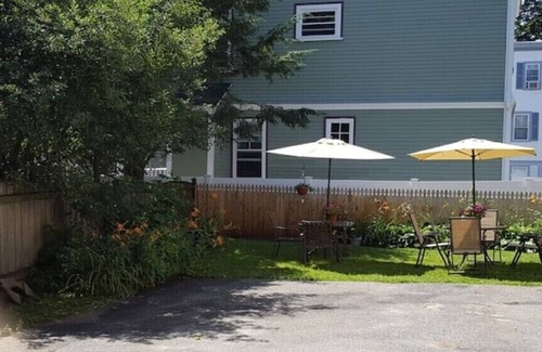 Beverly Apartamento | Salem/Beverly holiday and winter stays! Prefect for the family.