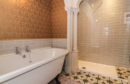 Llwyngwril Cabaña | SALEM, pet friendly, character holiday cottage in Llwyngwril