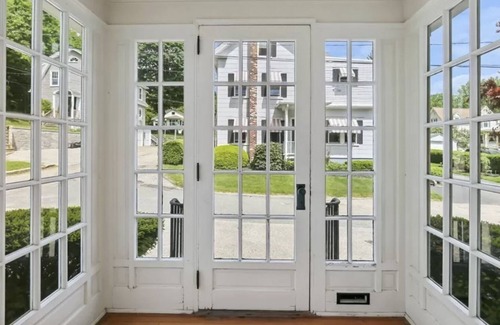 Spencer Casa | Salem St Waterview Retreat