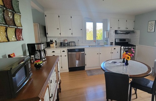 Spencer Casa | Salem St Waterview Retreat