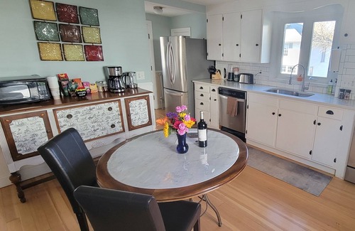 Spencer Casa | Salem St Waterview Retreat