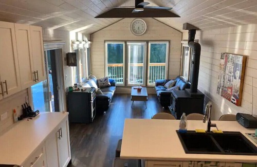 Irondale Cabaña | Salerno Lake Hiden Gem