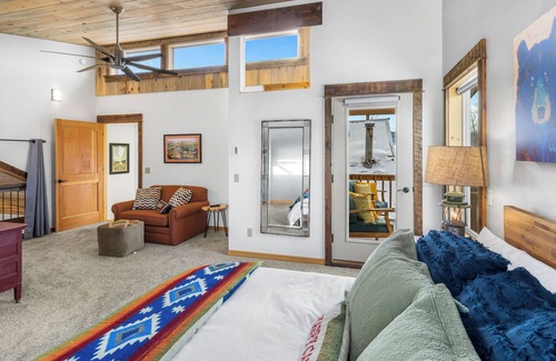 Bozeman Cabina | Salesville Bunkhouse-Two bedroom bunkhouse located in Gallatin Gateway!