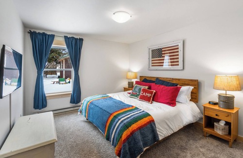 Bozeman Cabina | Salesville Bunkhouse-Two bedroom bunkhouse located in Gallatin Gateway!