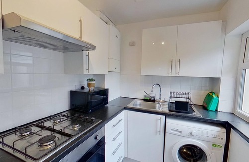 Salford Casa | Salford-house-sleeps6-parking-garden-wifi