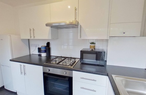 Salford Casa | Salford-house-sleeps6-parking-garden-wifi