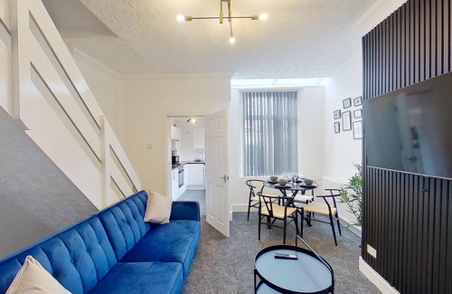 Salford Casa | Salford-house-sleeps6-parking-garden-wifi