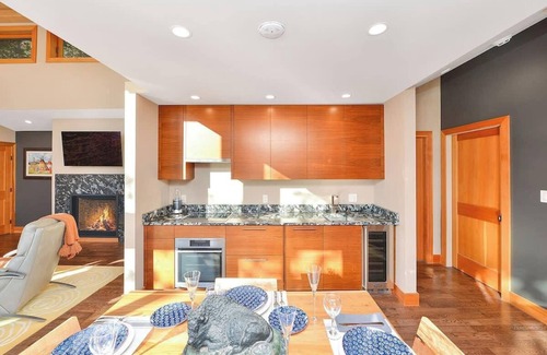 North Cowichan Condominio | Salishan Tree House Suite