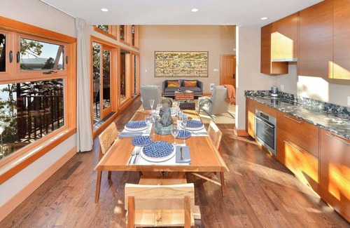 North Cowichan Condominio | Salishan Tree House Suite