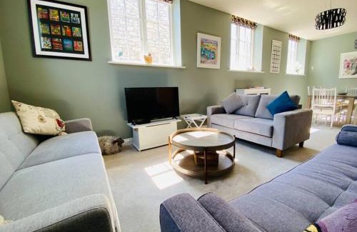 Isle of Portland Casa | Sally Hall Large central Portland home