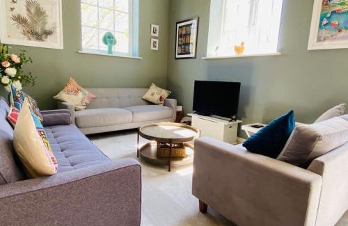 Isle of Portland Casa | Sally Hall Large central Portland home