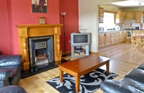 Donegal Cabaña | SALLYWOOD HOUSE, pet friendly in Ballybofey, County Donegal