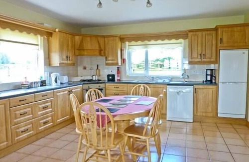 Donegal Cabaña | SALLYWOOD HOUSE, pet friendly in Ballybofey, County Donegal