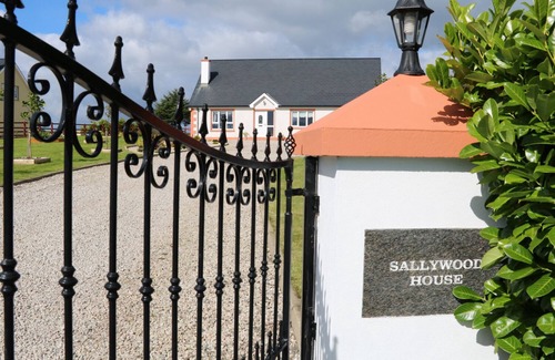 Donegal Cabaña | SALLYWOOD HOUSE, pet friendly in Ballybofey, County Donegal