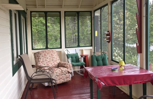 New Richmond Chalet De Esquí | Salmon cottage by a beautiful river