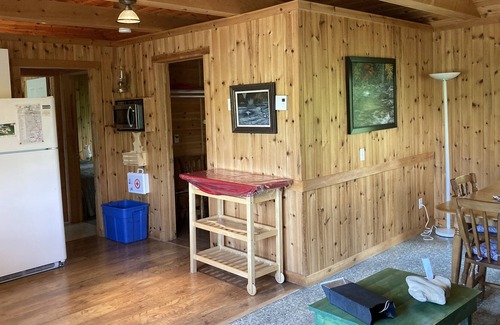 New Richmond Chalet De Esquí | Salmon cottage by a beautiful river