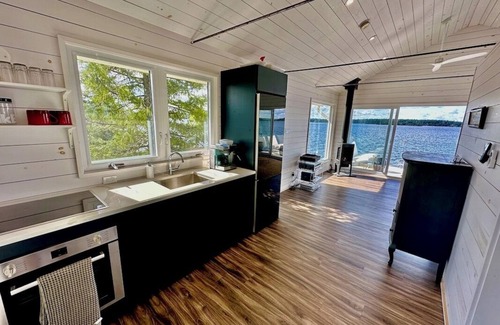 Crowes Landing Cabaña | Salmon Island on Stoney Lake