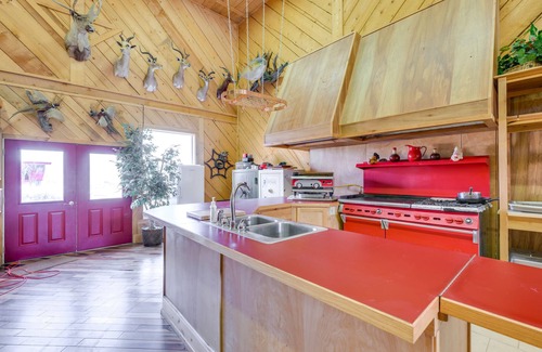 Salmon Casa | Salmon Vacation Rental w/ On-Site River Access!
