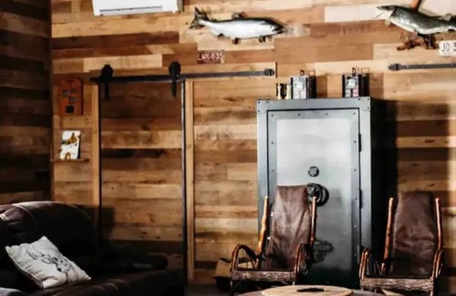 Houston Apartamento | SALOON in The Graystone Ranch in the Woods