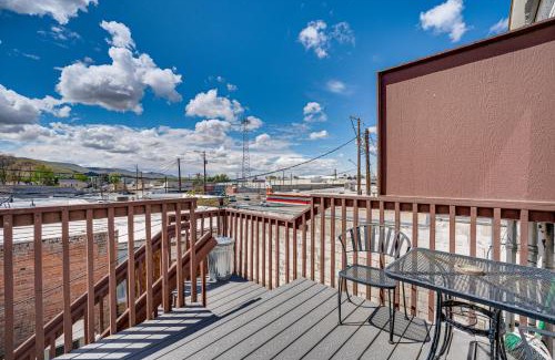Prosser Apartamento | Saloon-Style Prosser Loft in WA Wine Country!