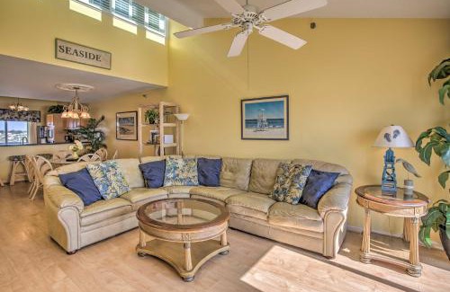 Ocean Isle Beach Apartamento | Salt and Light Oceanfront Condo with Pool and Elevator