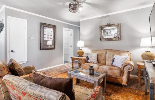 Bandera Casa | Salt Block - The Cowboy Suite 4