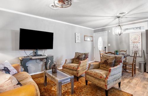 Bandera Casa | Salt Block - The Cowboy Suite 4