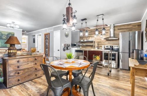 Bandera Casa | Salt Block - The Rustic Suite 1