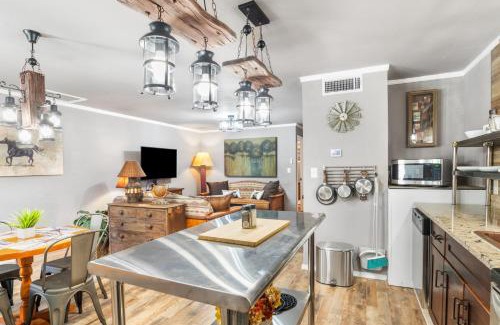 Bandera Casa | Salt Block - The Rustic Suite 1