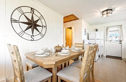 Wells Casa | Salt Box by the Sea: Water View - Charming 3-bedroom Cottage in Wells!
