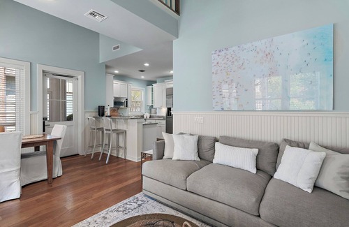 WaterSound Beach Casa | Salt Box Lane Cottage - Private Beach - Golf Cart/Bikes Provided