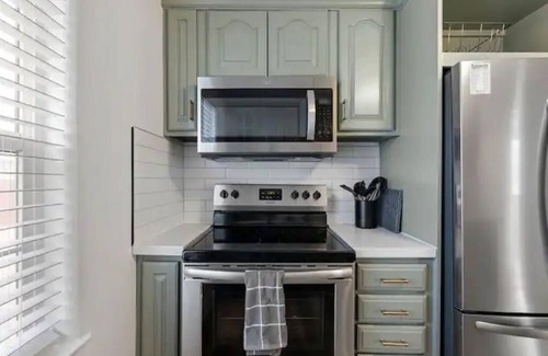 South Salt Lake Casa | Salt Lake Sanctuary -Hot Tub- Firepit- Gated Parking+ One Car Garage