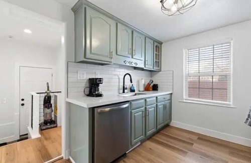 South Salt Lake Casa | Salt Lake Sanctuary -Hot Tub- Firepit- Gated Parking+ One Car Garage