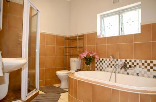 Umhlali Beach Apartamento | Salt Rock Beach Retreat with Private pool