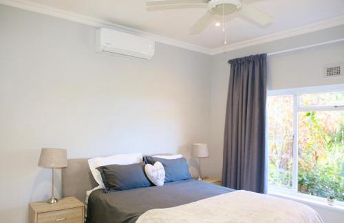 Umhlali Beach Apartamento | Salt Rock Beach Retreat with Private pool