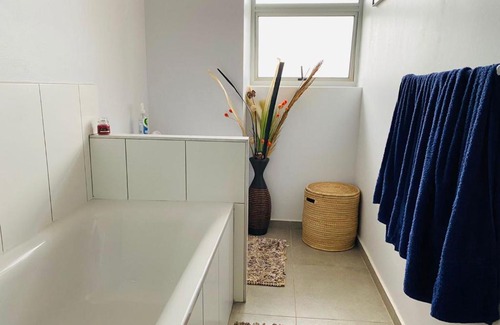 Sheffield Beach Apartamento | Salt Rock luxury coastal estate Aura
