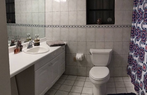 Davie Casa | Salt Water Pool, BBQ, 18 mins to Hollywood Beach, 15 mins to FFL, 25 mins to MIA