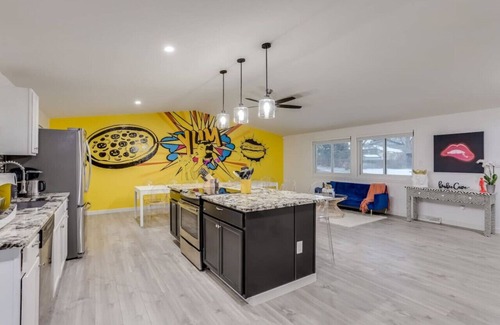 South Westminster Casa | Salt Water Pool | Hot Tub | Karaoke | Mini Putt