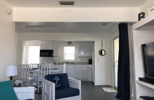 Kitty Hawk Cabaña | Saltaire Cottage 11: 3BR Kitchen Screen Porch Pool