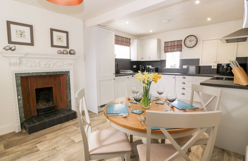 Rockcliffe Cabaña | SALTFLATS COTTAGE - ROCKCLIFFE, pet friendly in Dalbeattie