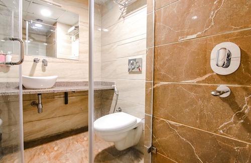 Sector 39 Hotel | Saltstayz Express – Medicity (Near Medanta Hospital)