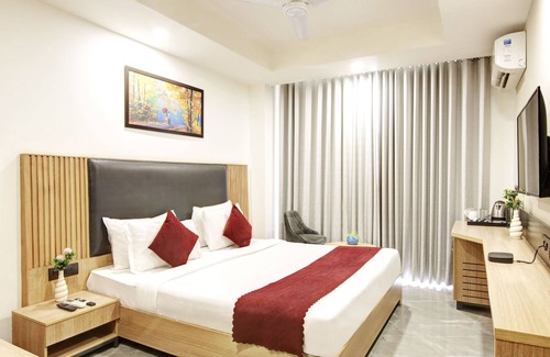 DLF Phase 3 Hotel | Saltstayz Premier – Cyber Hub
