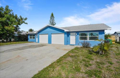 Indian Harbour Beach Casa | Saltwater Haven 3bd Dog Friendly with Bckyrd