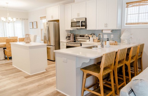 Southport Cabaña | Saltwater Haven: a clean & charming cottage located near downtown Southport